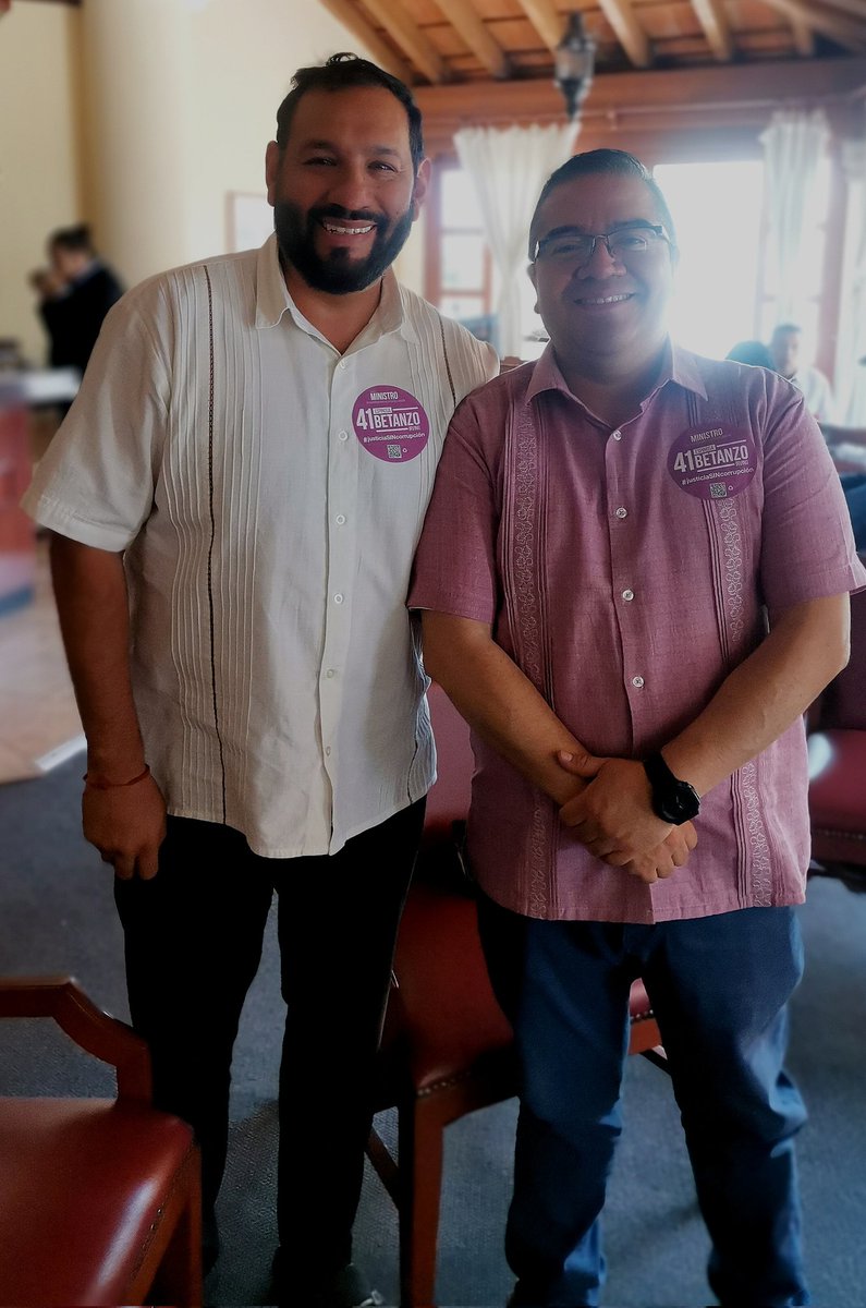 efranco0507's tweet photo. @IrvingEspinosa_ un gusto saludarte en @tabasco. Candidato a Ministro de la SCJN 41 Betanzo todos a votar este 1 de junio. https://t.co/WTHxDCELuw