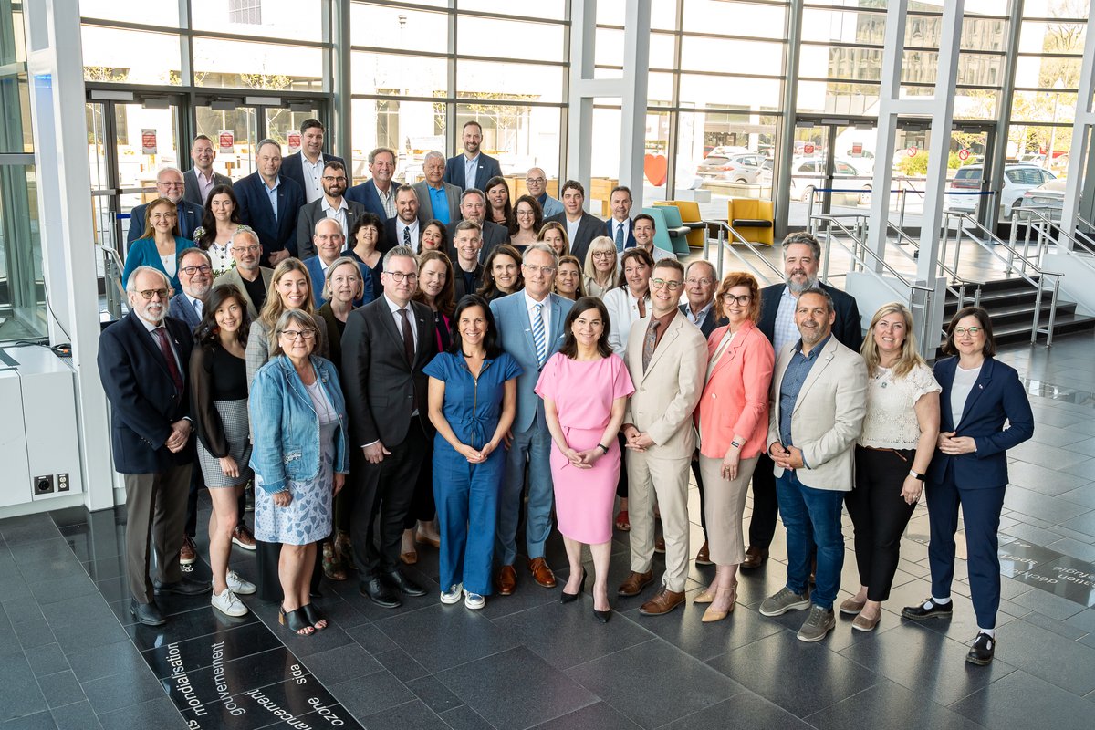 Félicitations à Guillaume Tremblay, maire de Mascouche, qui a été élu à la présidence de l'#UMQ ! 
Monsieur Tremblay devient ainsi le 60e président de l’UMQ, succédant à monsieur Martin Damphousse, maire de la Ville de Varennes umq.qc.ca/publication/mo… #polmun