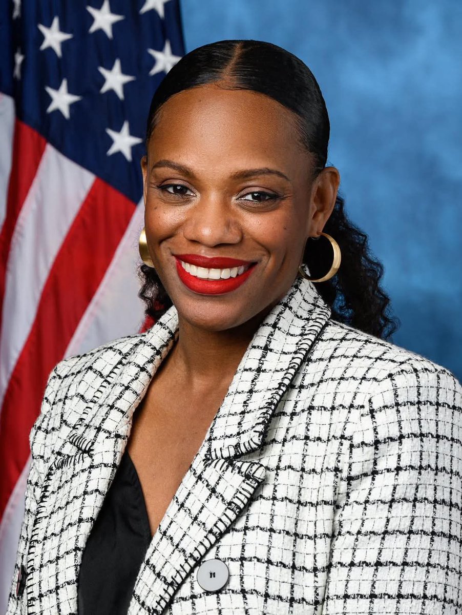 gman5180's tweet image. 🚨The woman pictured here is  ‘Squad’ Democrat Rep. Summer Lee. She has introduced a resolution calling for U.S. taxpayers to give TRILLIONS of dollars to black Americans for “reparations”! 
Thoughts? Are you going to pay up? 🤨