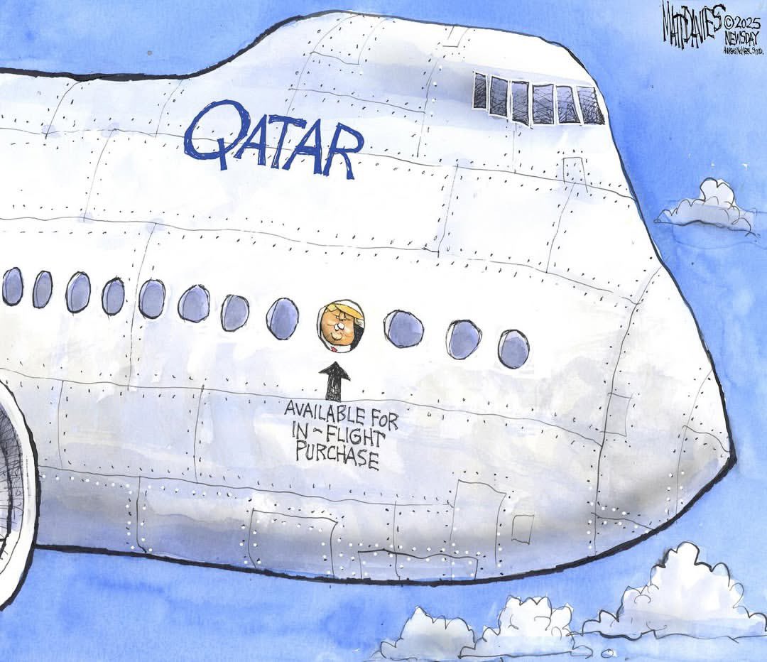 DeciderDivider's tweet photo. @LePapillonBlu2 Uniter 
I see you, Mayra 😉 

I also see a #PresidentForSale and not just in @MatttDavies cartoon. https://t.co/cqgjbdmBvC