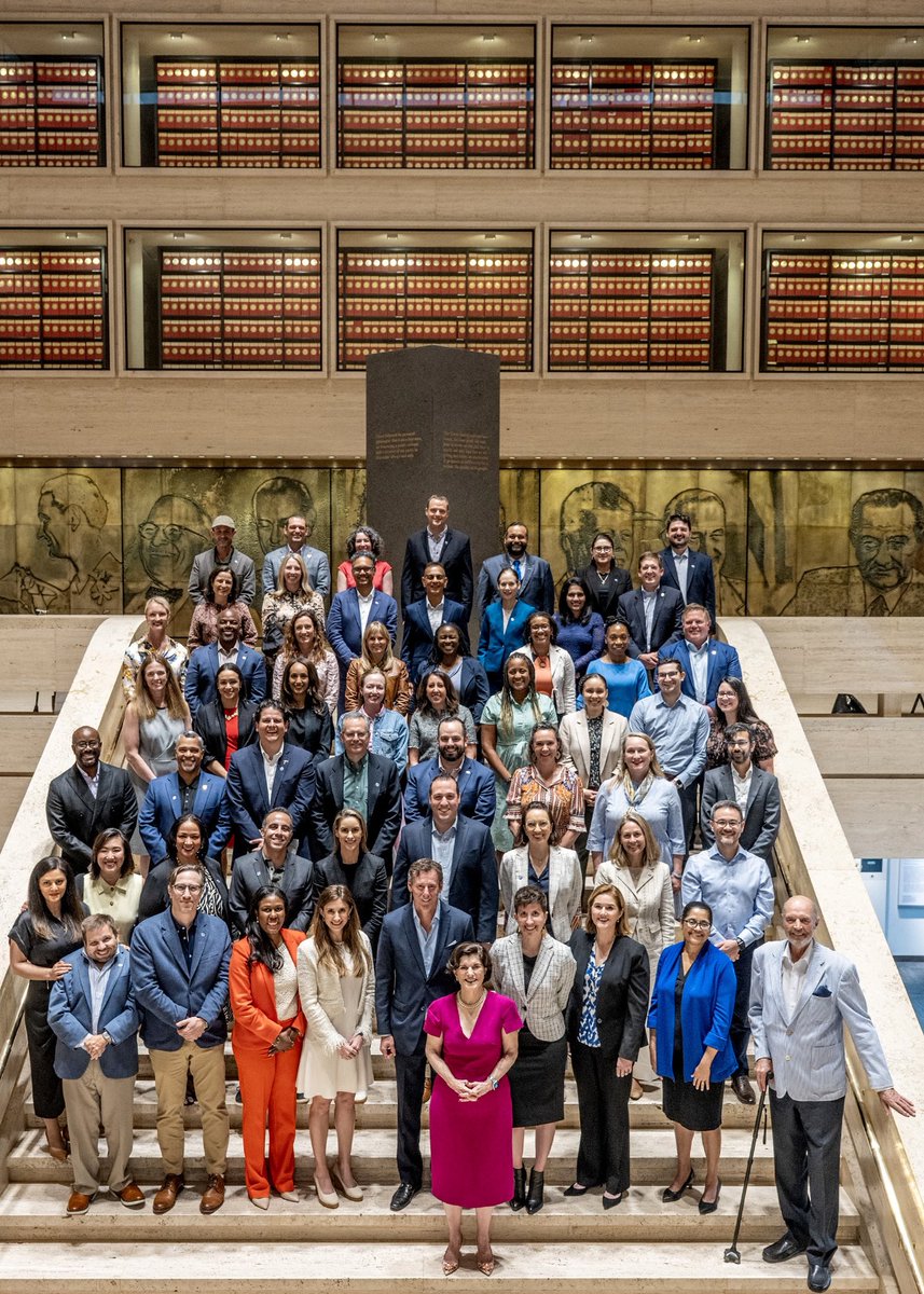 PLSprogram's tweet image. The PLS Class of 2025 visited the @LBJLibrary earlier this month to learn about influence & persuasion through the lens of President Lyndon B. Johnson’s presidency.
Read the Module Four recap: presidentialleadershipscholars.org/lbjs-influence…