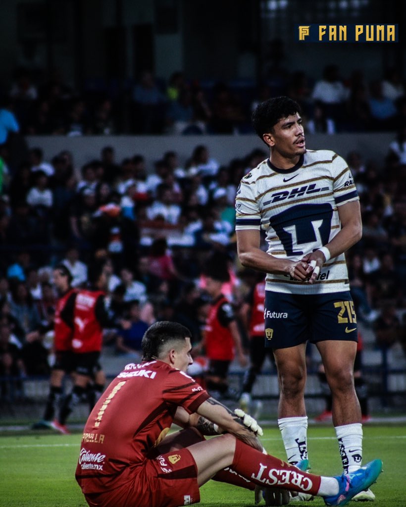 Perfil zurdo, impone desde lo físico y no se esconde nunca. Tiene buena salida, juega con personalidad. 

El central que Pumas necesita está en casa. 🇻🇪/🇲🇽