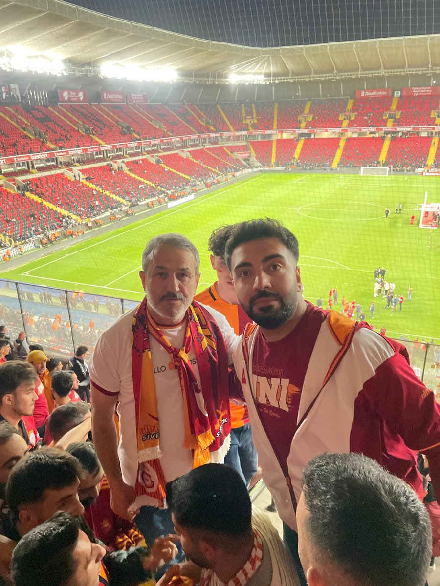 KUPALARA LAYIKSIN SEN ŞANLI GALATASARAY🏆

GALATASARAY’ımızın trabzonspor ile oynadığı ziraat türkiye kupası maçında da aslanlar gibi destekledik.

#uAUNISiirt
#ultrAslanUNI