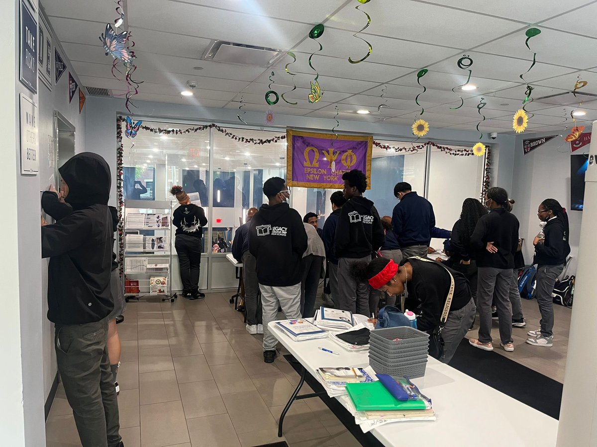 EpsilonQues's tweet image. Even without major elections, our Voter Registration, Education &amp;amp; Mobilization Committee is focused on local impact—starting at Legacy Prep in the Bronx where we registered 50+ first-time voters! NYC, we’re just getting started. #NYCVotes #OmegaPsiPhi #EpsilonChapter #VREM