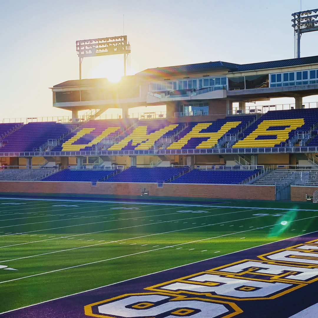 CFB Home (@cfbhome) on Twitter photo Stadium of the Night 🌚
🏟️ Crusader Stadium
✔️ Capacity 9,811
📍 Belton, Texas
Home of <a href="/CruFootball/">UMHB Football🏈</a> Stadium of the Night 🌚
🏟️ Crusader Stadium
✔️ Capacity 9,811
📍 Belton, Texas
Home of <a href="/CruFootball/">UMHB Football🏈</a>