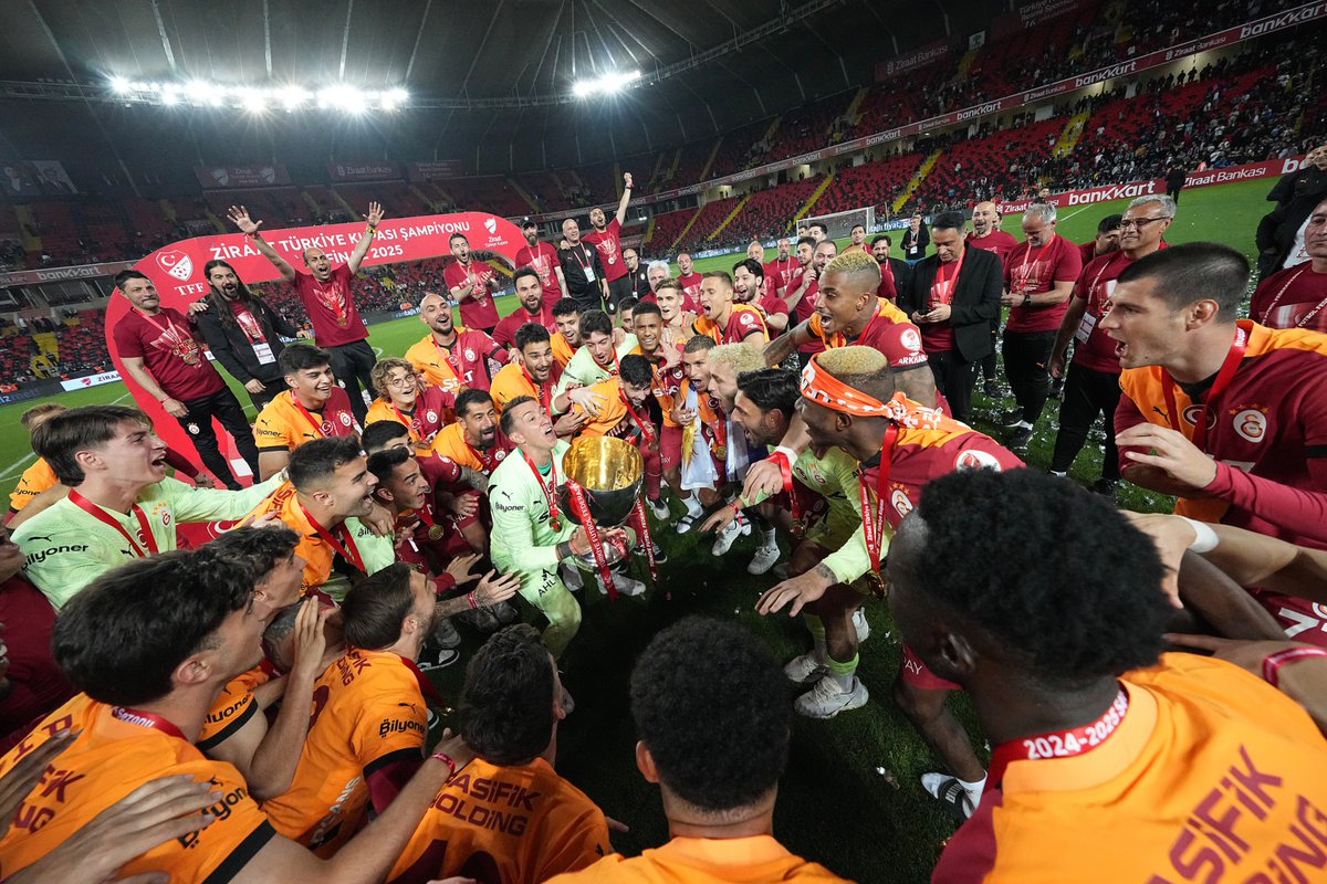 GalatasaraySK's tweet photo. Kupadan kareler. 📸 https://t.co/YNfSmwsvRg