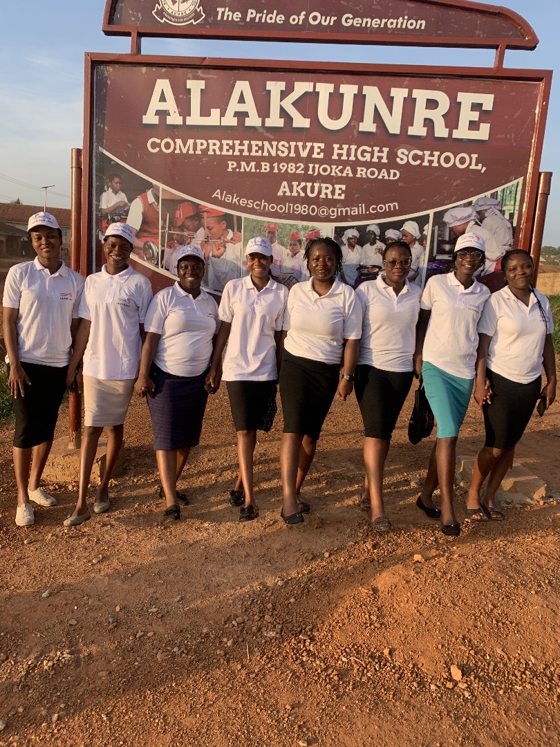 ASOPNIGERIA's tweet photo. When girls see women leading science workshops with confidence, they don’t just watch, they imagine themselves there too. 🧪👩‍🔬
These women spark curiosity, tell stories of perseverance, and show what is possible.
Thank you to our facilitators, you're shaping futures. 🌱💡
#WCWS https://t.co/Si5aUe6wMC