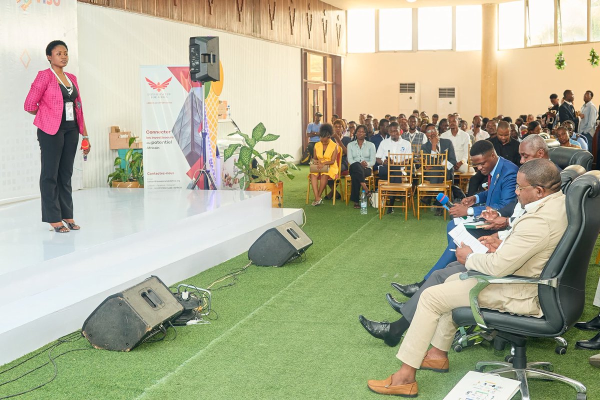 🚀 Le Salon OSIANE 2025 bat son plein à Brazzaville ! 10 startups rd congolaises, validées par un jury d'experts, participent au Challenge "Grand Bassin du Congo". Une chance unique pour nos jeunes entrepreneurs de se mesurer à l’échelle régionale et d’élargir leur réseau. Go go