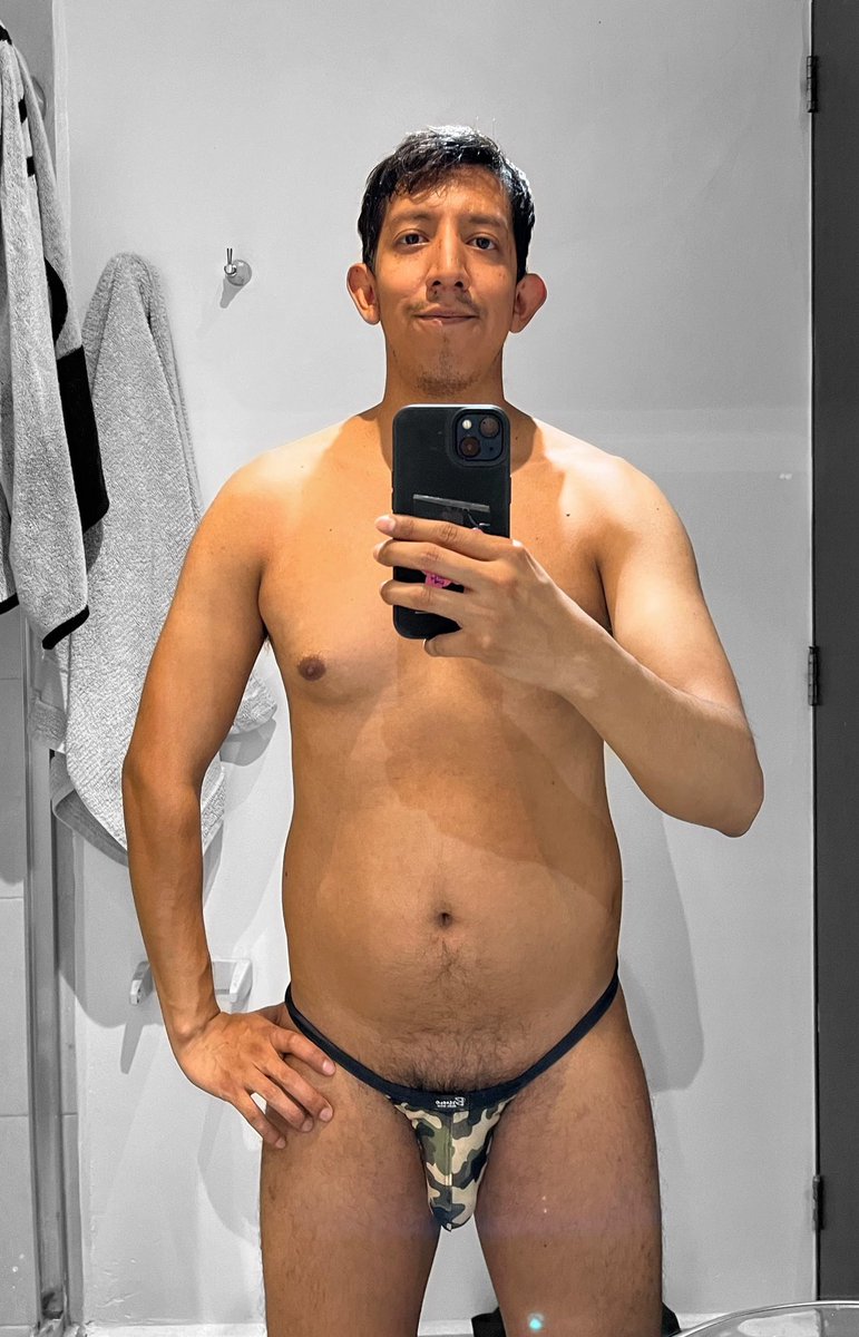 Como los trata la vida gente de X yo apareciendo de nuevo con una tanga nueva de <a href="/oficial_bmw/">BrunoMensWear OFICIAL</a> que me llegó hace un rato, ojalá se vea chida #undies #manunderwear #underwear #thong #bulge