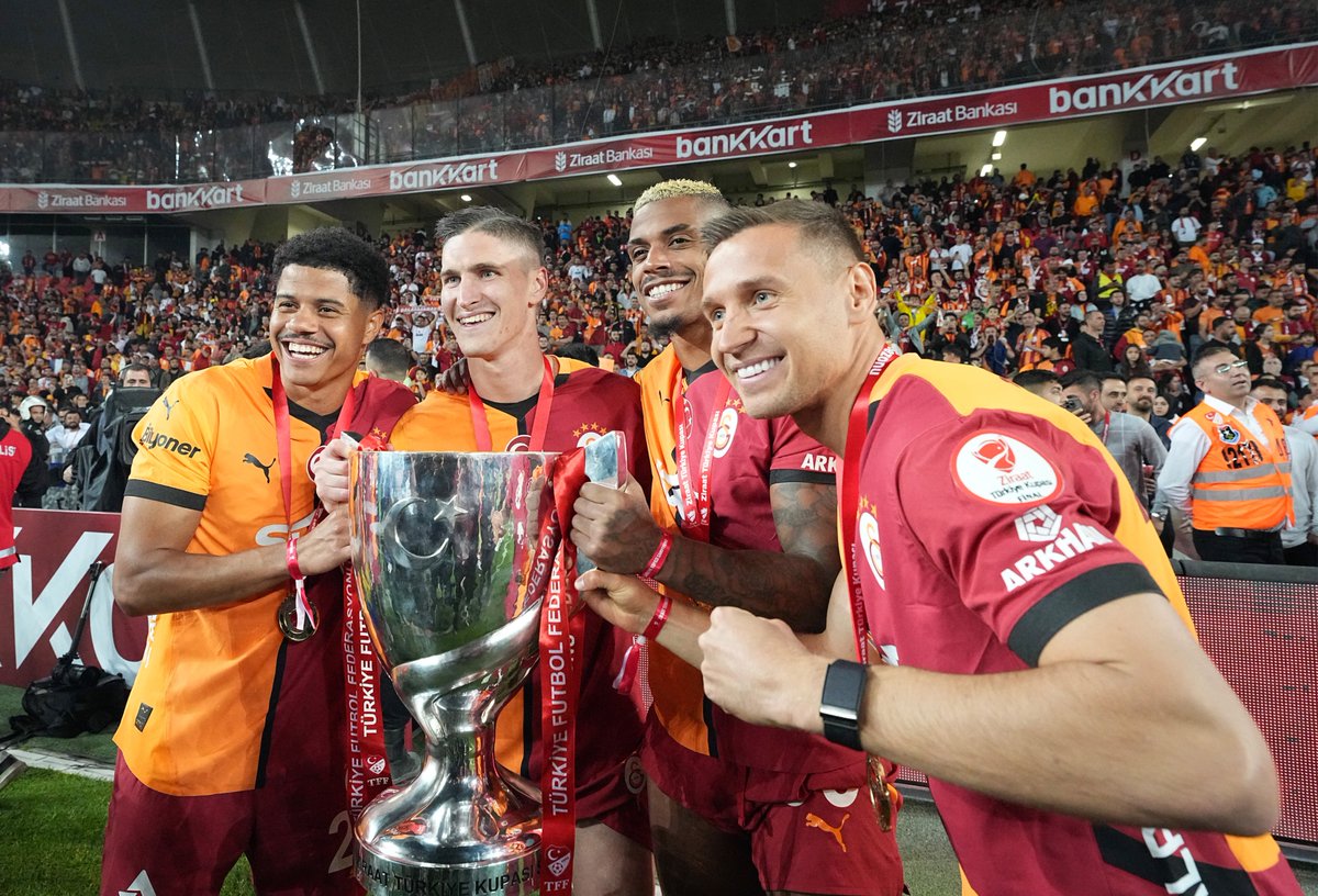 GalatasaraySK's tweet photo. Kupadan kareler. 📸 https://t.co/YNfSmwsvRg