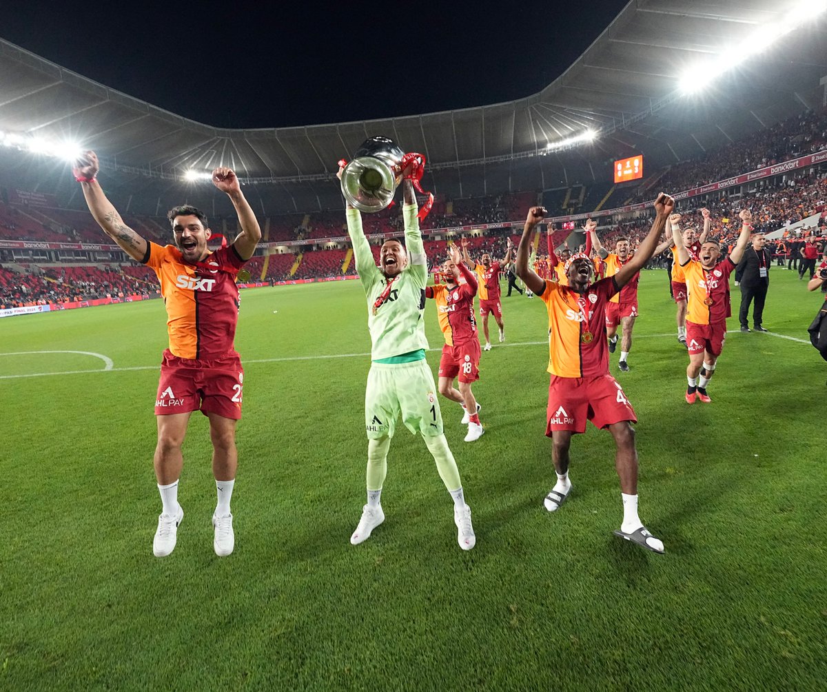 GalatasaraySK's tweet photo. Kupadan kareler. 📸 https://t.co/YNfSmwsvRg