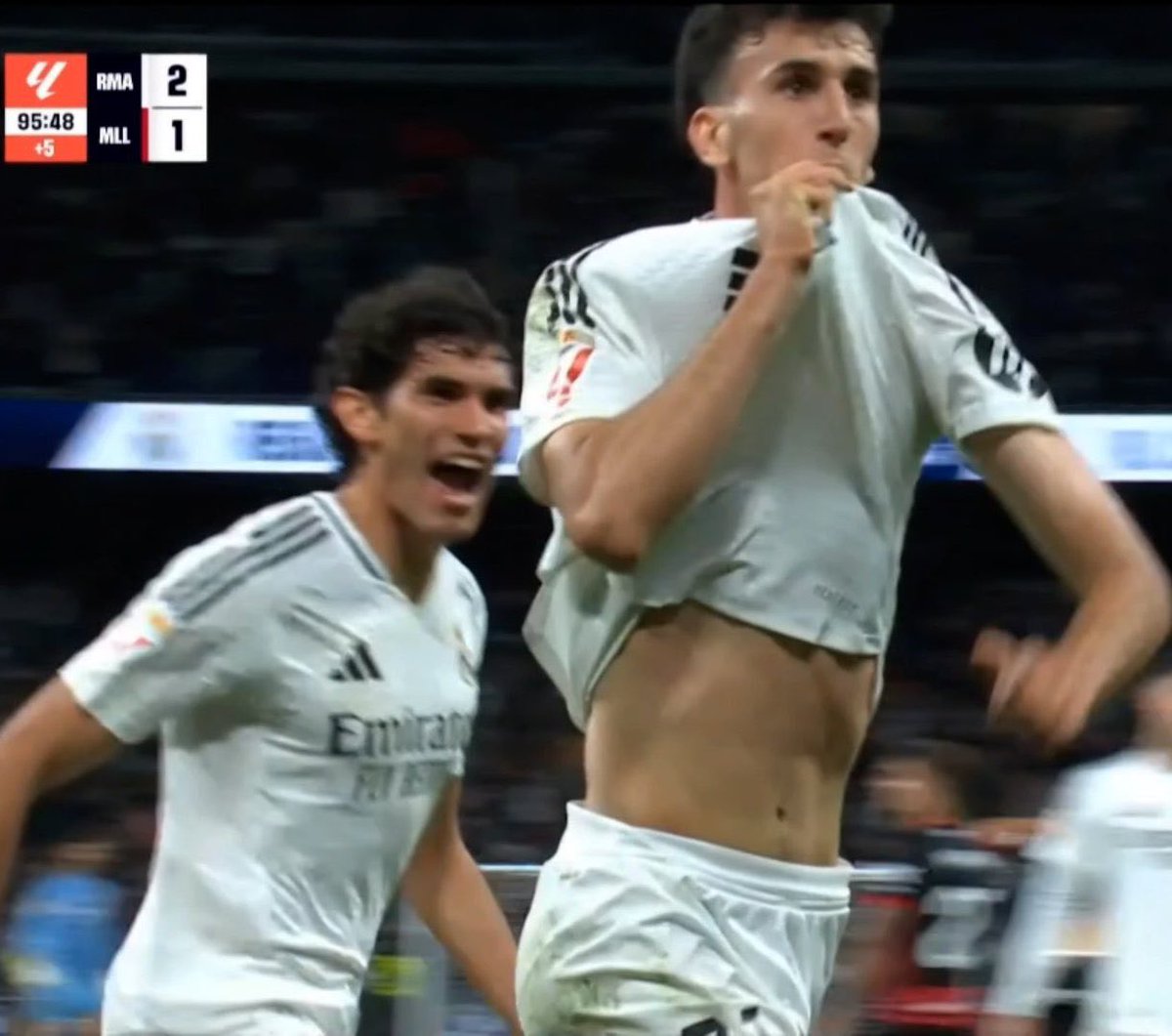 لا يوجد اخطر من رجل خرج من دكه ليأجل تتويج برشلونه لـ24 ساعه