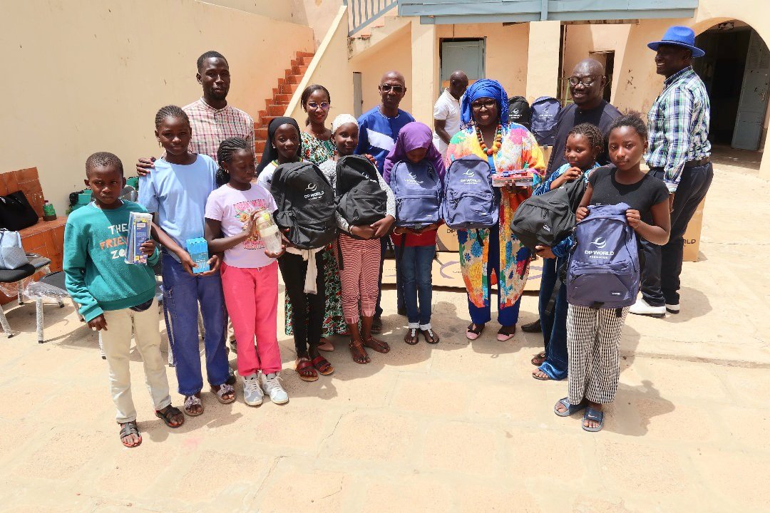 La Fondation DP World a procédé ce mardi à la remise de kits scolaires aux écoles sises à Gorée en l'occurrence le lycée d'Excellence Mariama Bâ et l'école élémentaire Léopold Angrand en présence de l'équipe municipale.