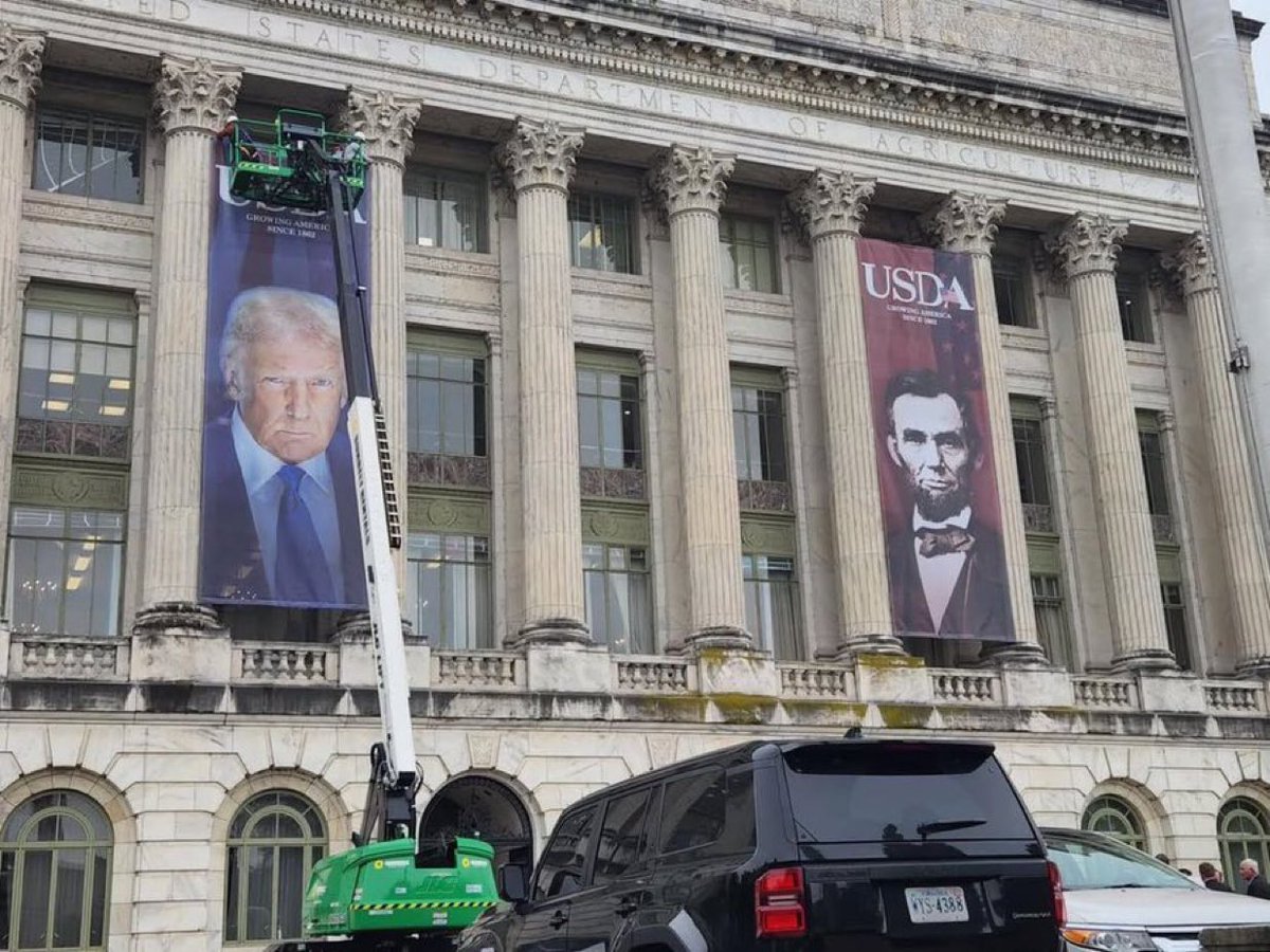 RachelBitecofer's tweet image. This is happening.
He is going to go full Putin.