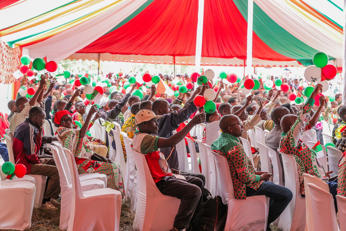 lionel_Mpawe's tweet photo. 1/3 #J_2 Ce 14 mai 2025, la province de #Buhumuza, en commune #Muyinga, a vibré au rythme de la campagne électorale du parti #CNDD_FDD.
Le stade #Mukoni a ......👇 https://t.co/6fXvxiIOta