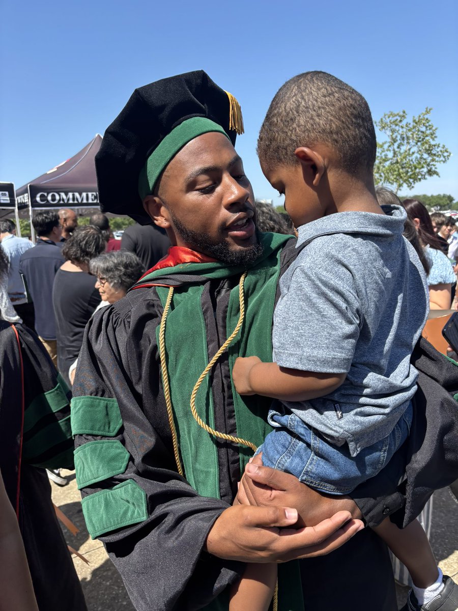gavinroland13's tweet image. THATS DR. GAVIN ROLAND, MD TO YOU 💚🖤👨🏾⚕️🩺 #Healthylifestyleenthusiast #doctor