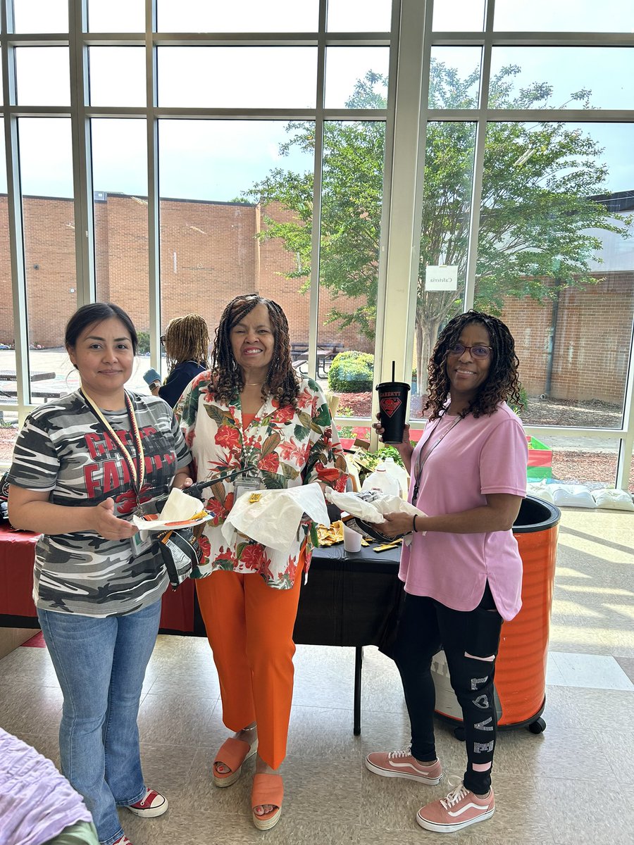 Garrett Gators (@garrettmsgators) on Twitter photo We are thankful for the support of our PTSA. They provided lunch and a <a href="/GarrettMSGators/">Garrett Gators</a> cup during Teacher Appreciation Week. We are thankful for the support of our PTSA. They provided lunch and a <a href="/GarrettMSGators/">Garrett Gators</a> cup during Teacher Appreciation Week.