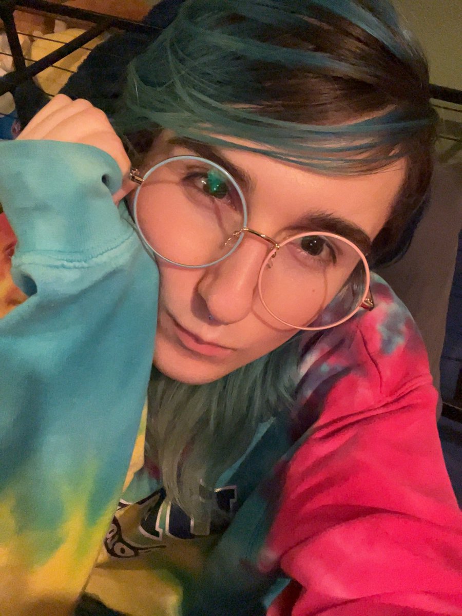 lemmi ★ lemons (@lemmipon) on Twitter photo i’m so sleep deprived,, hah i’m so sleep deprived,, hah