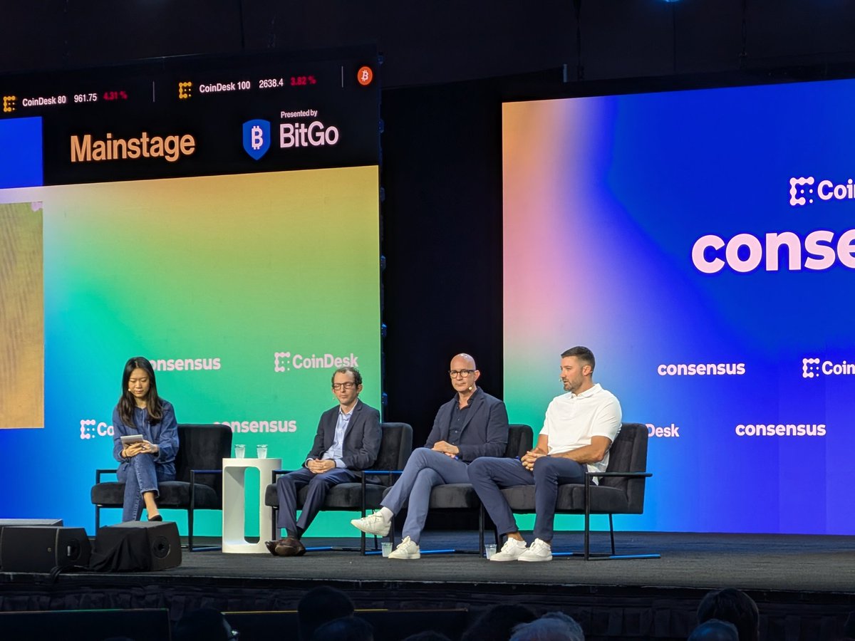 Amazing Day 1 at @Consensus2025! 🔥 Real World Asset (#RWA) momentum is HUGE.
🚀 From fiat/stablecoins ➡️ tokenized T-Bills (h/t <a href="/OndoFinance/">Ondo Finance</a>, @SuperstateCo) ➡️ now eyes on tokenized stocks &amp; major private credit (think <a href="/BlackRock/">BlackRock</a>'s BUIDL, Apollo-scale assets).
Critical infra