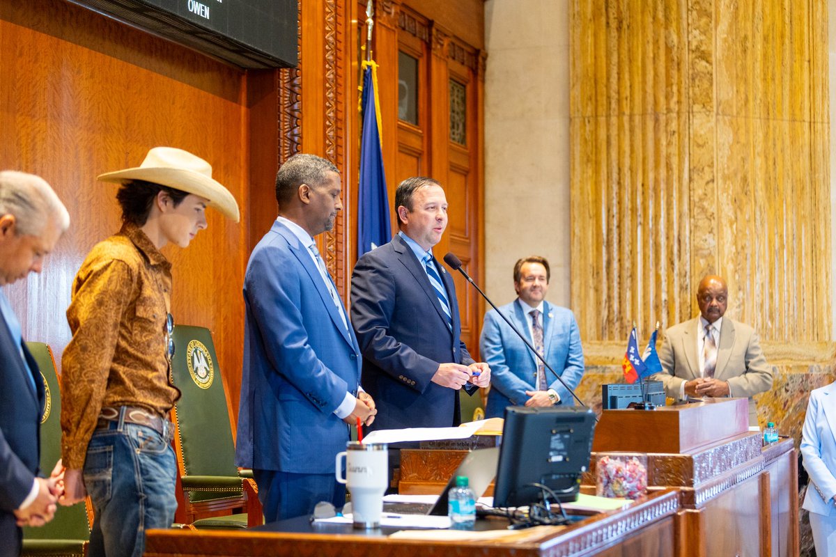 American Idol finalist John Foster stopped by the Legislature today! We’re proud to support Louisiana talent — be sure to tune in this Sunday to cheer him on in the finale!
#lalege