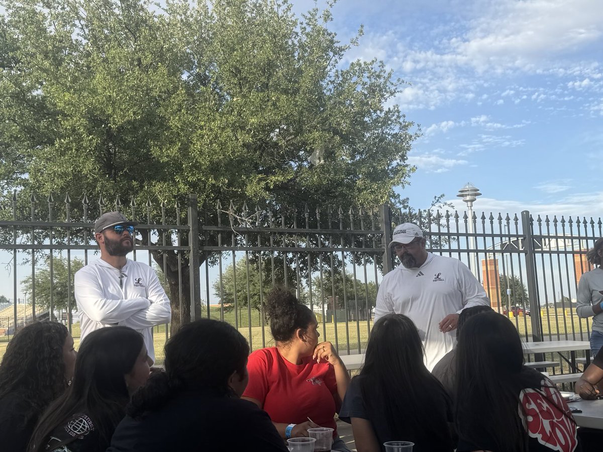 Celebrating the ⁦<a href="/lhsrebelstrack/">LHS Rebels Track and Field</a>⁩ track season! The Rebels were District Champs, and the ladies were District Runners-up. Congrats on the season - looking forward to next year. ⁦<a href="/RebelCCountry/">ℝ𝕖𝕓𝕖𝕝 𝕏ℂ</a>⁩