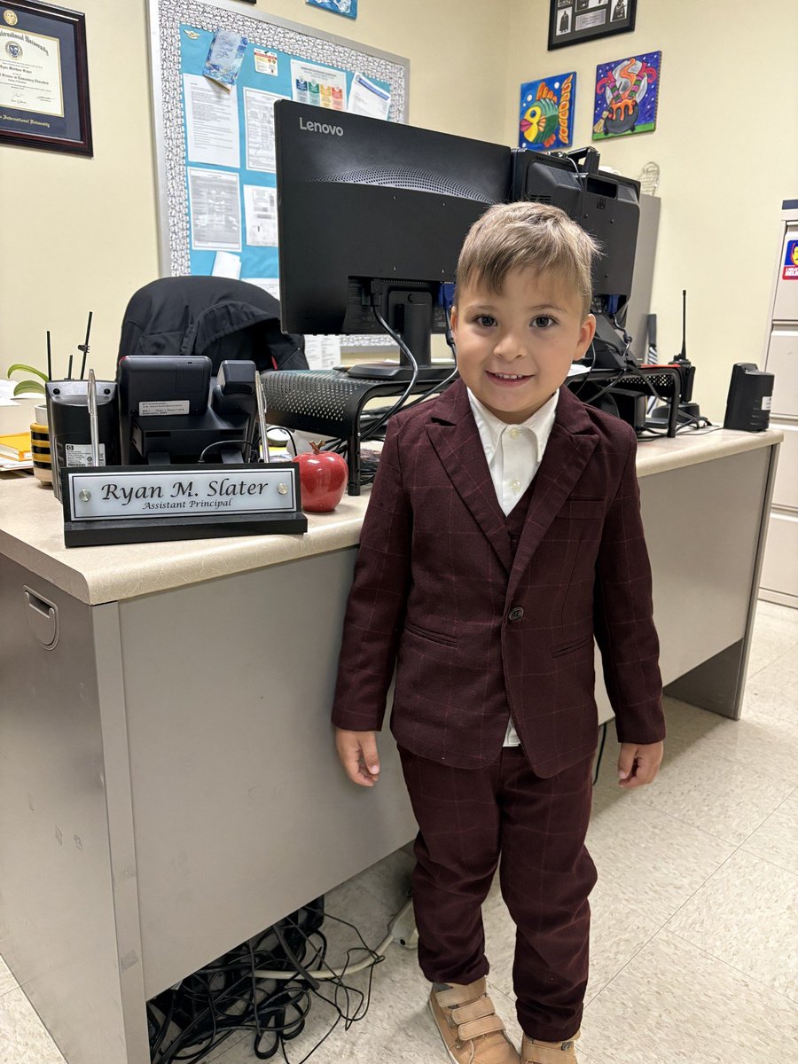NBB_Elementary's tweet image. Our Buzzin&apos; Bees loved dressing like teachers today for our PTA Spirit Day. #yourbestchoicemdcps #bgreat #yourbestchoicenbb #makeadifference #wineveryday #beegreat #beegreat🐝 #wineverydaybegreat @SuptDotres @mdcps @mdcpss