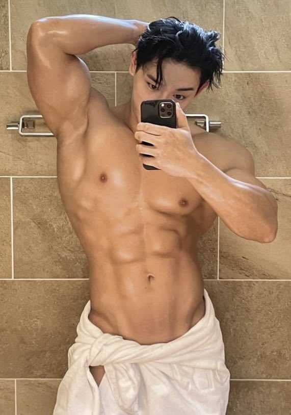 poptime's tweet photo. Wonho virá ao Brasil em julho desse ano, segundo José Norberto Flesch. https://t.co/SjZr8NeInS