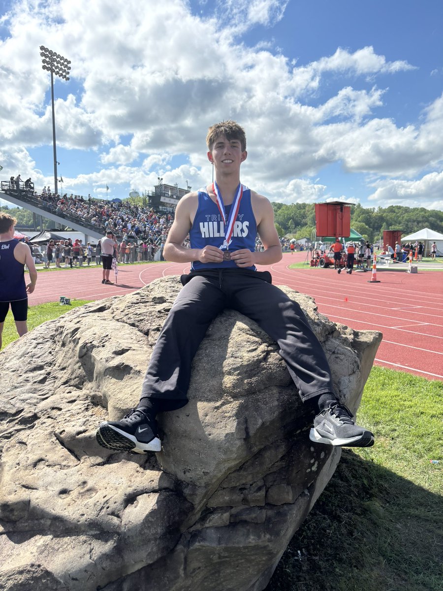 THStrack_field tweet media