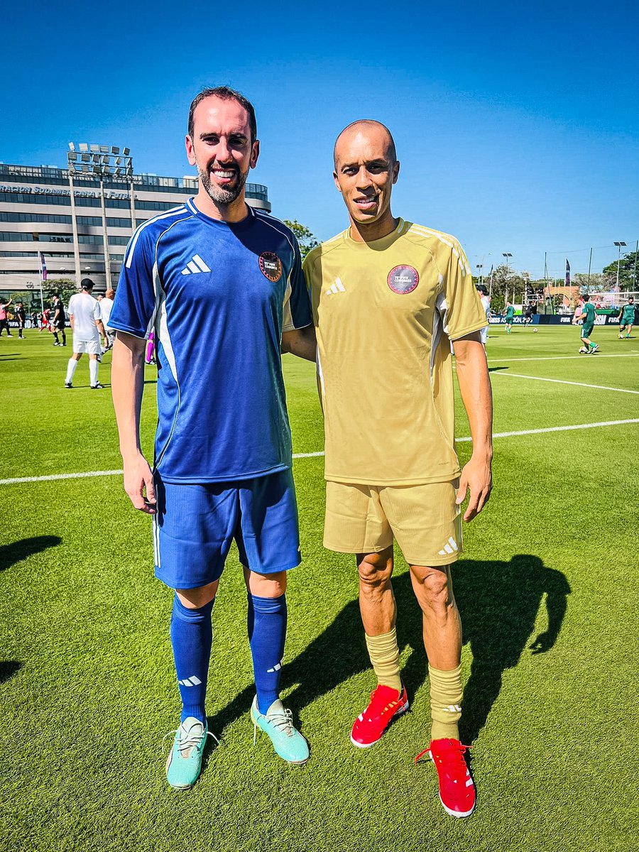 Como en aquellos tiempos en <a href="/Atleti/">Atlético de Madrid</a>… 🔴⚪️

Lindo verte amigo! 👊🏼