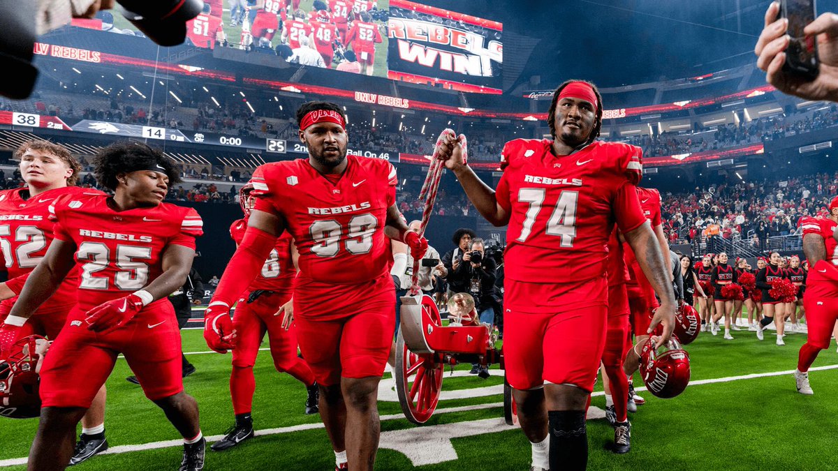 After a great conversation with <a href="/CoachLogo/">Ricky Logo</a>, I am blessed to receive an offer from UNLV❤️🤍!! <a href="/M_Bure/">Coach M. Bure</a> <a href="/CHSDragonFB/">CHS Dragon Football</a> <a href="/CoachJoeRocconi/">Coach Joe Rocconi</a> <a href="/otaylor1911/">Orentheus T. Taylor</a> <a href="/Daniel_Montiel1/">Daniel Montiel</a> <a href="/731CoachK901/">Kendrick Watkins</a> <a href="/CoachLoganJohns/">Logan Johns</a> <a href="/CoachJW_1617/">John White</a>  <a href="/NickMarchy/">Nick Marchy</a> <a href="/TNSelect7V7/">TN Select Sports 7V7</a> <a href="/vickywilliams96/">Vicky & David Williams</a> <a href="/CSmithScout/">Chris Smith</a>