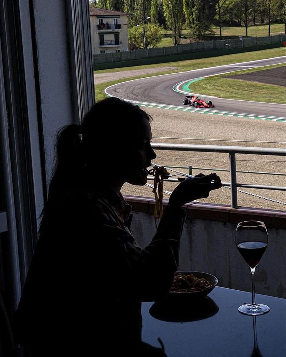 ESPNF1's tweet image. The most Imola photo EVER 🍷🍝🇮🇹