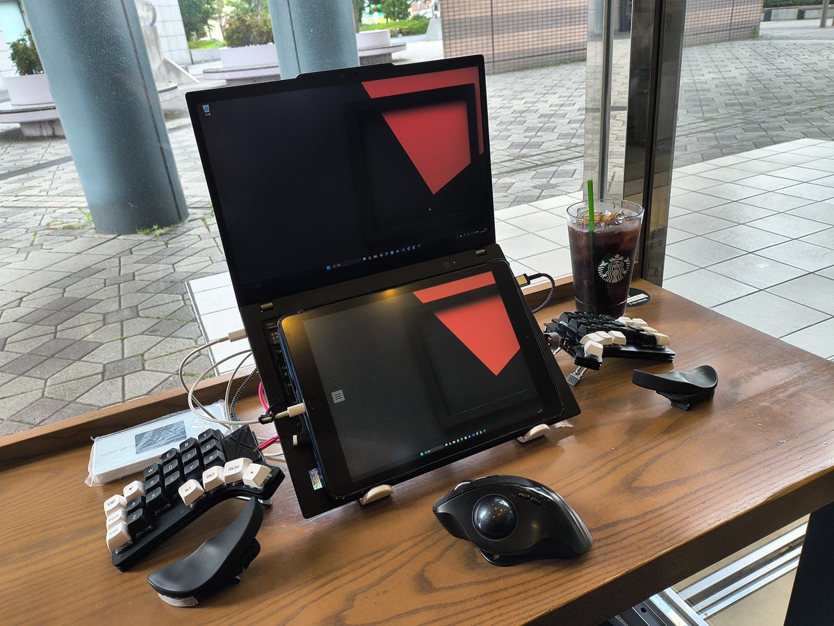 4neyama's tweet photo. スタバなう。

#claw44 #DailyCraftKeyboard #MechanicalKeyboard https://t.co/juK1bmJMEU