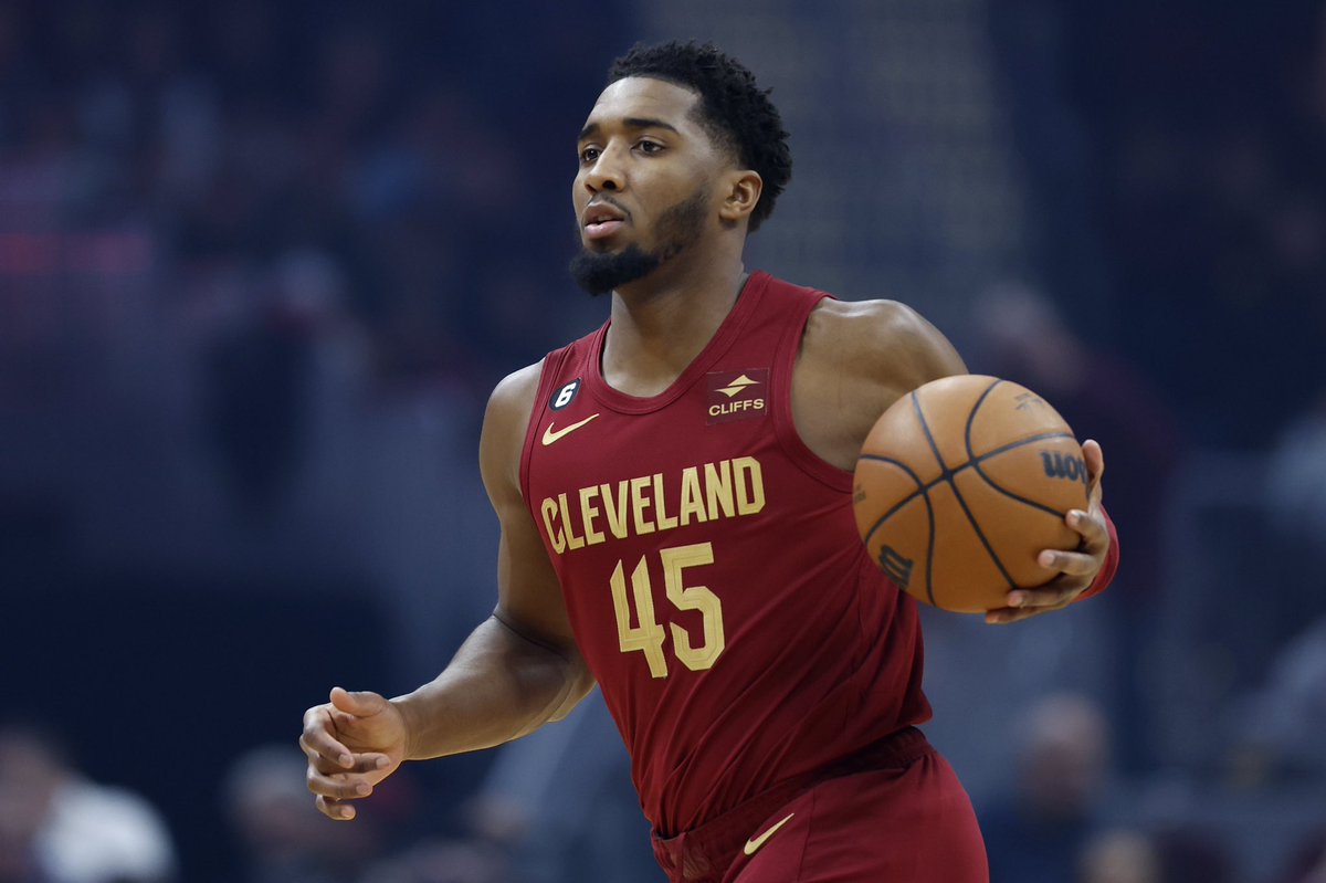 CLEsportsTalk's tweet image. Do you think Donovan Mitchell can lead the #Cavs to a title? #Reply