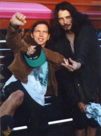 TheExtremeMusi1's tweet photo. In 1992, Eddie Vedder and Chris Cornell photographed beside their tour bus. https://t.co/nA5RJWkLQS