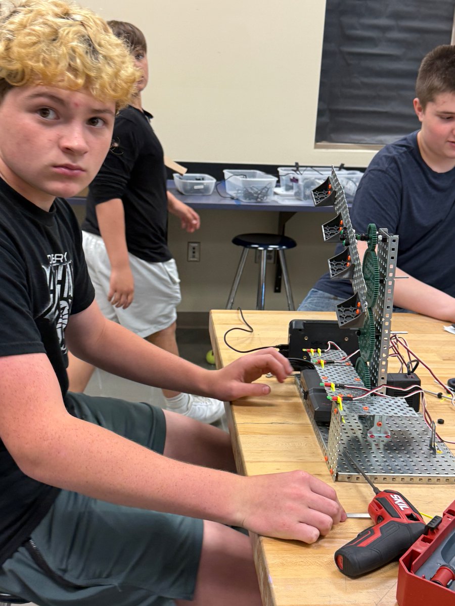 PLTW AR class are building carnival rides out of the Vex equipment! Can’t wait to see the final rides! #DNMSMedia