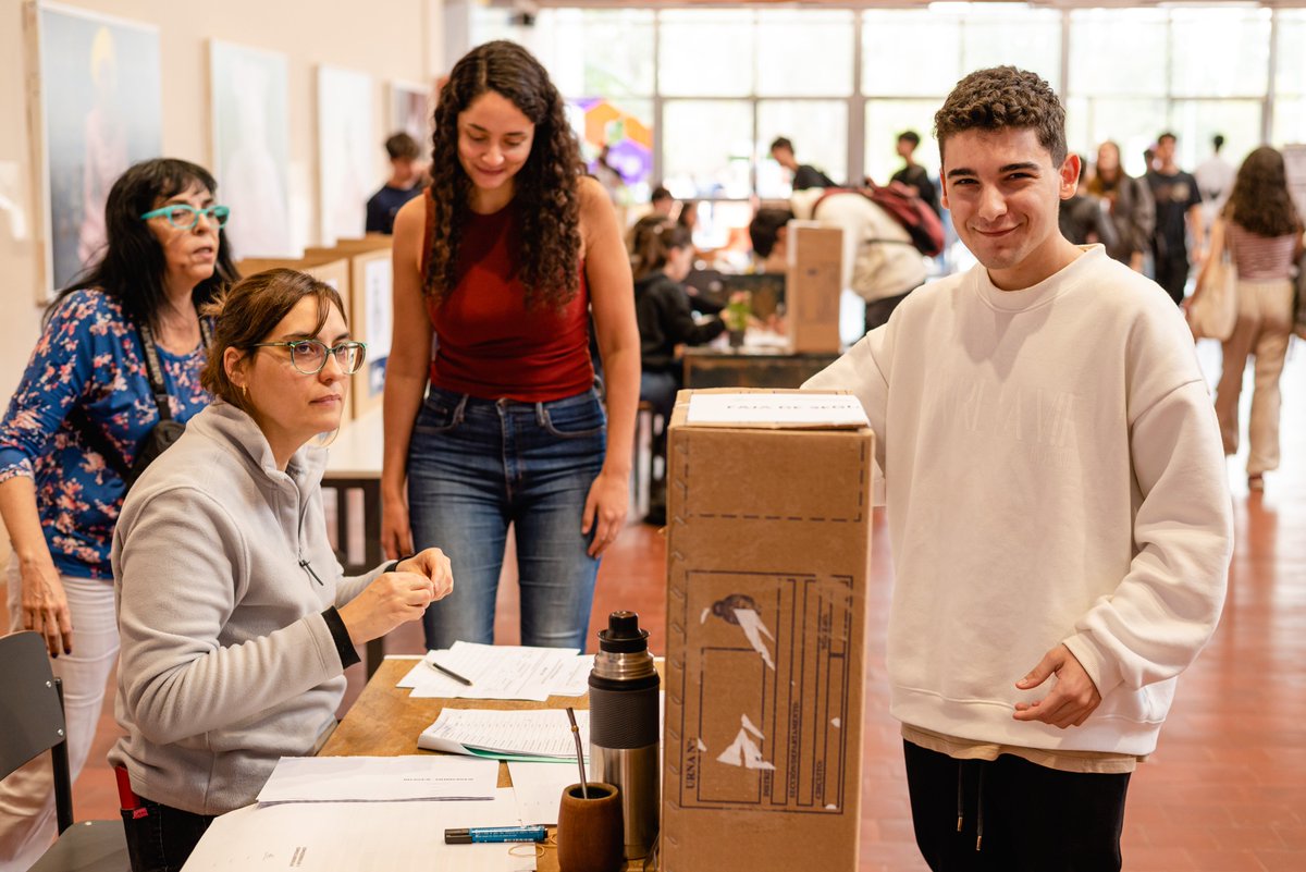 EconomicasUNC's tweet photo. 🪪 Recordá traer tu DNI o credencial de estudiante.  🔍 Consultá el padrón acá: https://t.co/akToU2fMk9 https://t.co/LzRg843BFL