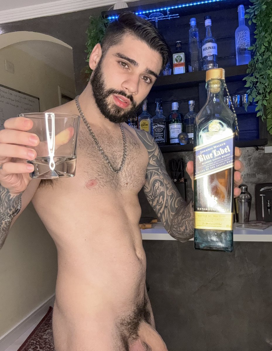 MotoristaMath's tweet photo. Posso servir bebida pra vc? 😌 https://t.co/66bzUS4lPQ
