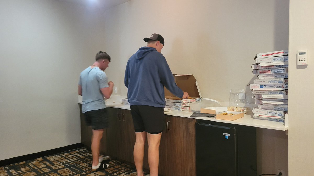 Pizza tastes so much better after a National Tourney Win! <a href="/GVBaseball_/">Grand View Baseball</a> <a href="/VikingAthletics/">Viking Athletics</a>