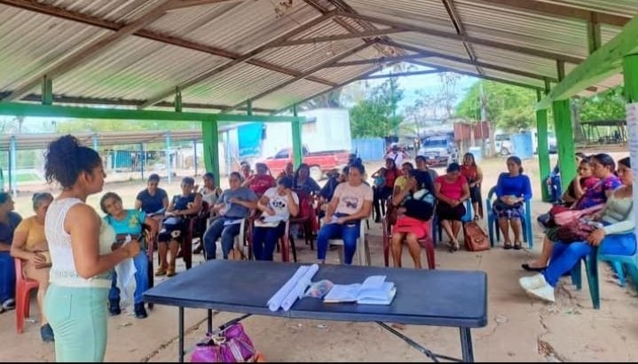 🙋🏽‍♀️ #MujeresCodeca | 
Mujeres defensoras del territorio en Jalapa y Santa Rosa fortalecen su organización al participar en procesos de formación política y comunitaria, impulsados por nuestra compañera Lea Ramírez del pueblo Xinca. 

✊🏽💜 Desde la organización, la memoria y la