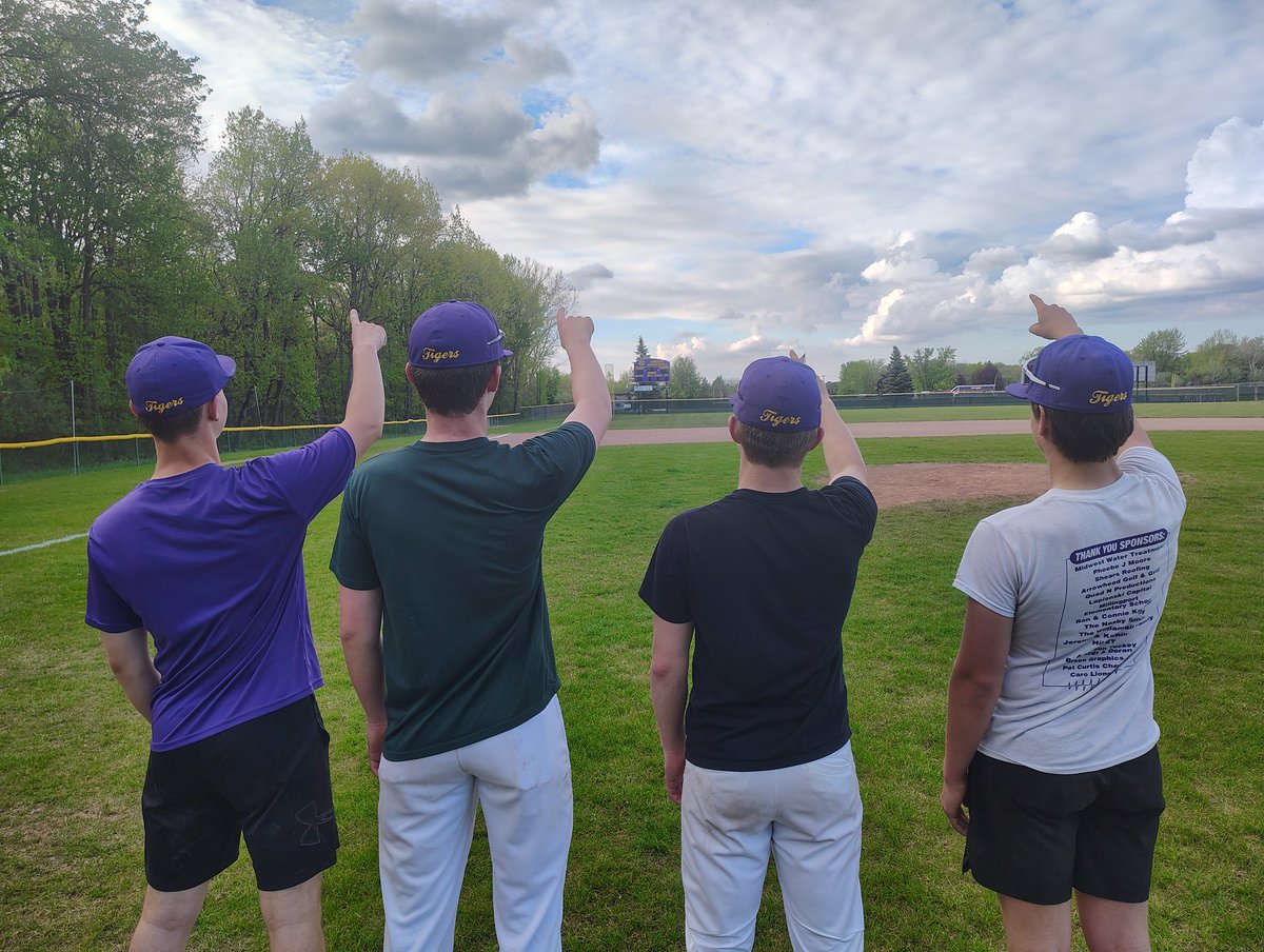 Caro HS Varsity Baseball (@carohsbaseball) on Twitter photo BOMB SQUAD (practice edition)
Per Coach Gomez, a rare feat today as he has never seen 4 righties hit homers on the same day at Bowman Field. Sophomores <a href="/t_hessling27/">Trentin Hessling</a> <a href="/OCreutz_5/">Owen Creutz</a> Olyver Downing and freshman <a href="/Mgrice_10/">Max Grice</a> all hit their first ones today at the same practice. BOMB SQUAD (practice edition)
Per Coach Gomez, a rare feat today as he has never seen 4 righties hit homers on the same day at Bowman Field. Sophomores <a href="/t_hessling27/">Trentin Hessling</a> <a href="/OCreutz_5/">Owen Creutz</a> Olyver Downing and freshman <a href="/Mgrice_10/">Max Grice</a> all hit their first ones today at the same practice.