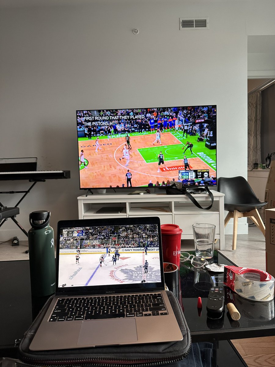 ChallahMunch's tweet photo. Yeah, I’m a two sport athlete #expand https://t.co/P7ZGxTAjT2