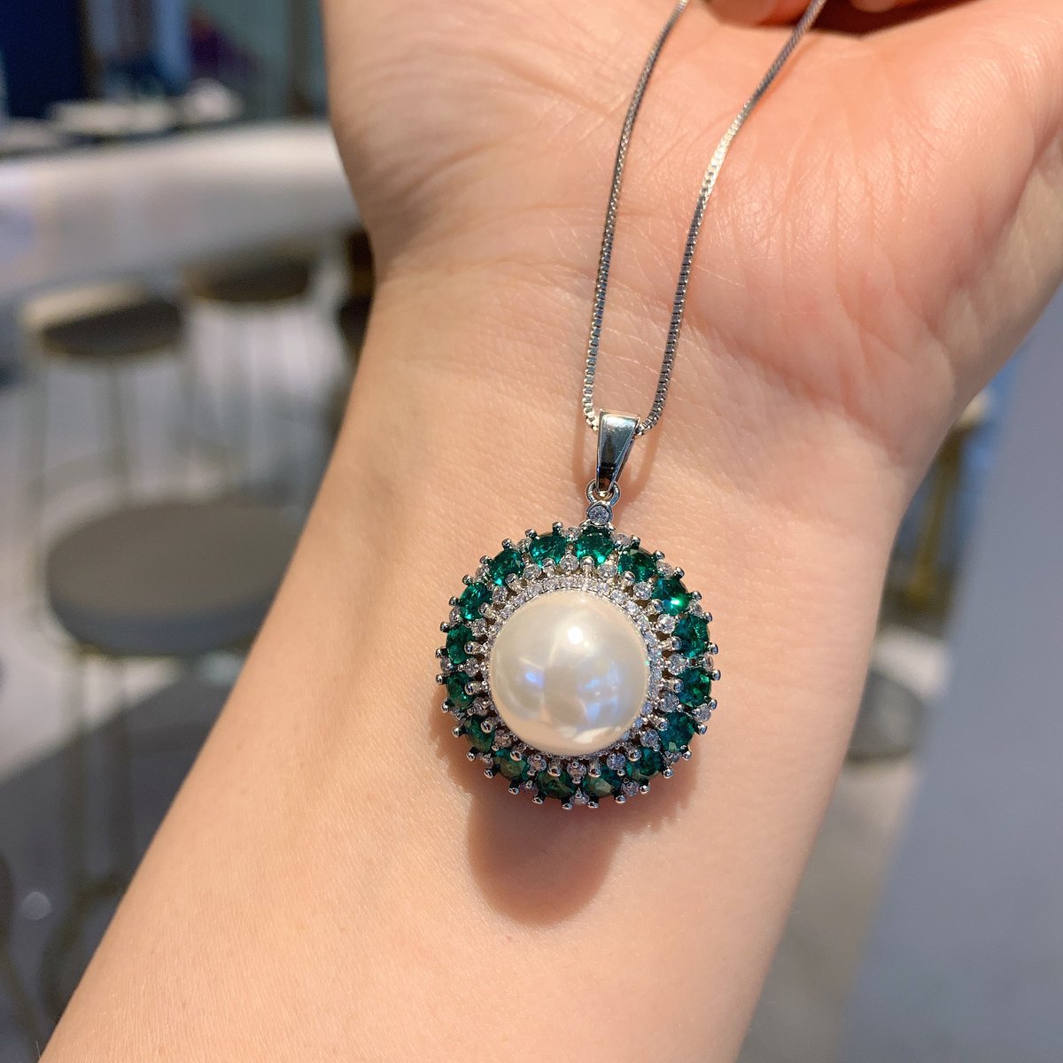 cuizhuo1028559's tweet photo. New Emerald Australian pearls, timeless treasures for the modern soul. #ModernPearls #TreasureHunt #PearlPower #LuxeJewelry #PearlChic #ModernPearls #BoldJewels https://t.co/D1800IXYuH