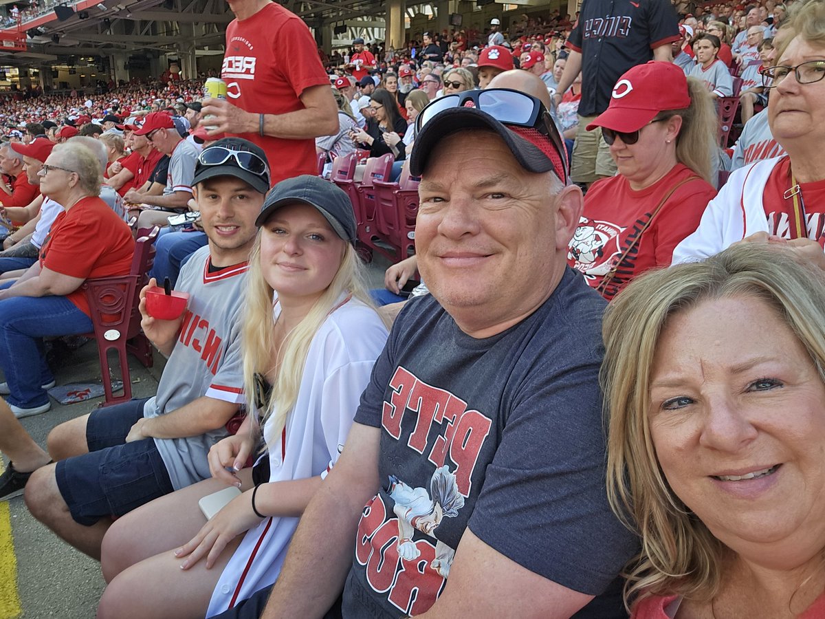 keck_kim's tweet photo. @Reds #4PeteRose.  Thank You!⚾️ https://t.co/0w3ZfHrCw1