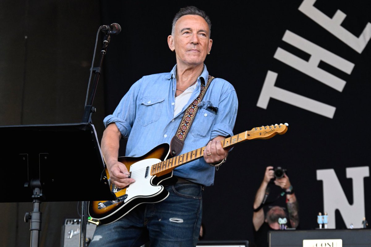 LucasSa56947288's tweet image. Raise your hand 🙋🏾♂️ if you are a fan of Bruce Springsteen.