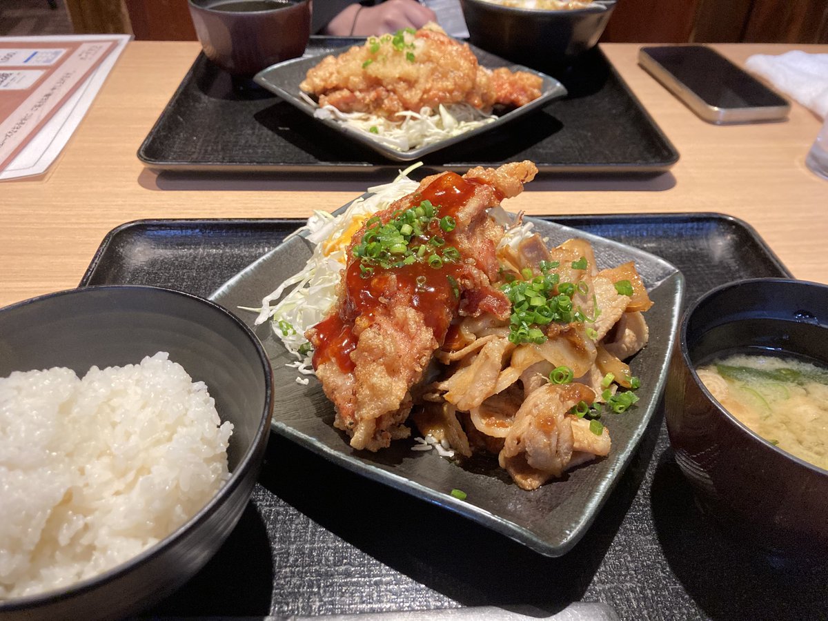 おはようございます🤖
オフィス周辺ランチ紹介〜〜

【バードマン田町店】
とにかく大きい唐揚げと生姜焼きの「あい盛り」です✨
唐揚げのソースはヤンニョムにしました。
美味しすぎるので通います🌝

#IT企業 
#三田ランチ
#企業公式が朝の挨拶を言い合う
