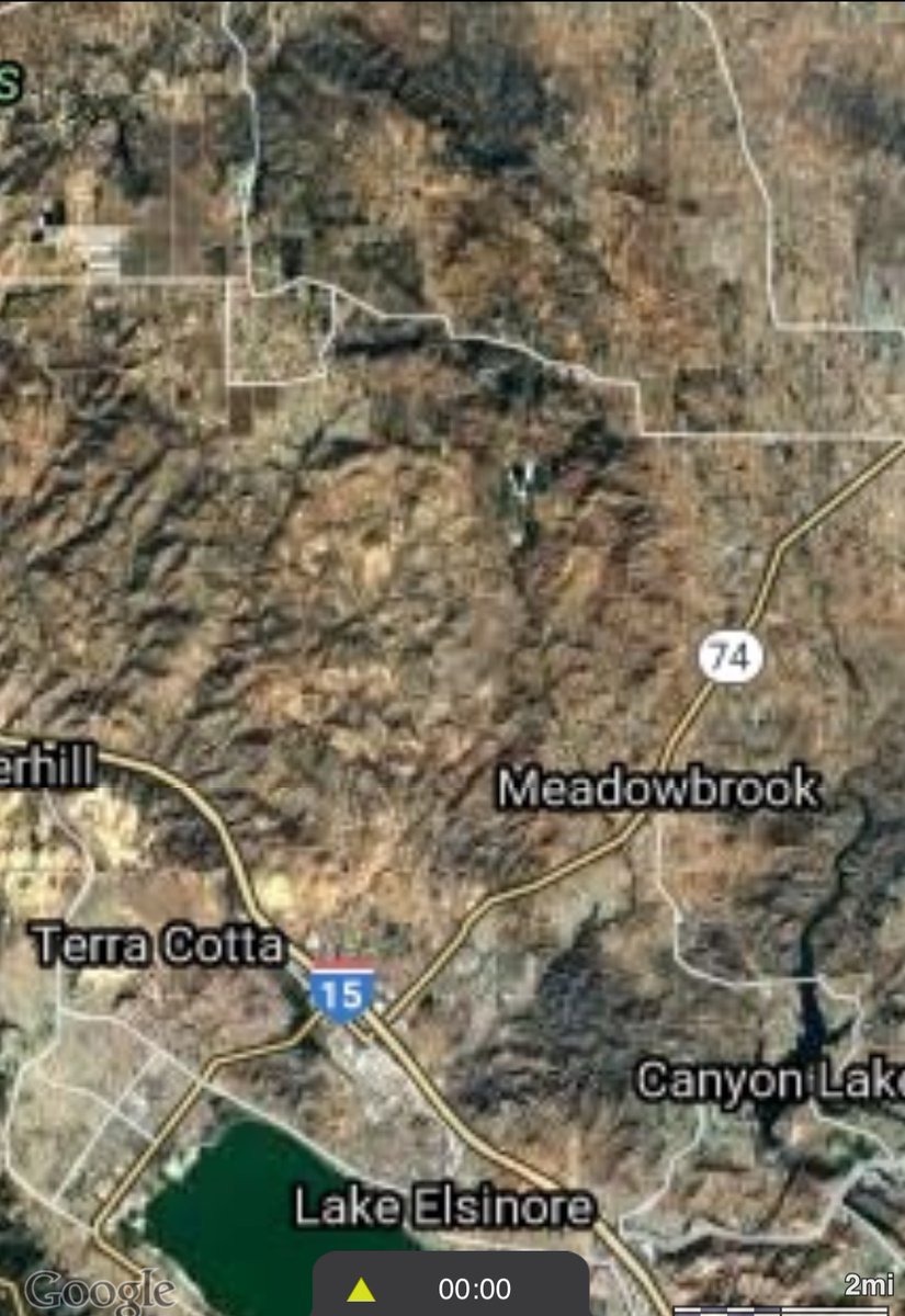 SoCal_IC's tweet photo. #ElToroFire or #ToroFire in Elsinore is 25 acres with potential for 300. Command is RRU2: 151.175
Working on air frequencies now.
IC is requesting 5 additional Type 3’s.
The fire is near the center of this screen. https://t.co/eNI9cxCtD2