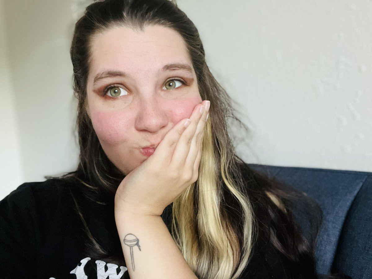 Going live on the clock app soon 💚 

tiktok.com/@lillostrecon?…