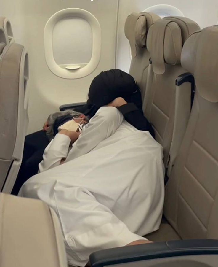 ربنا هب لنا من أزواجنا وذرياتنا قرة أعين واجعلنا للمتقين إماما

[Rabbanā hab lanā min azwājinā waḏurriyyātinā qurrata aʿyunin wa-jaʿalnā lilmuttaqīna imāmā]

Our Lord, give us joy in our spouses and offspring. Make us good examples to those who are aware of You