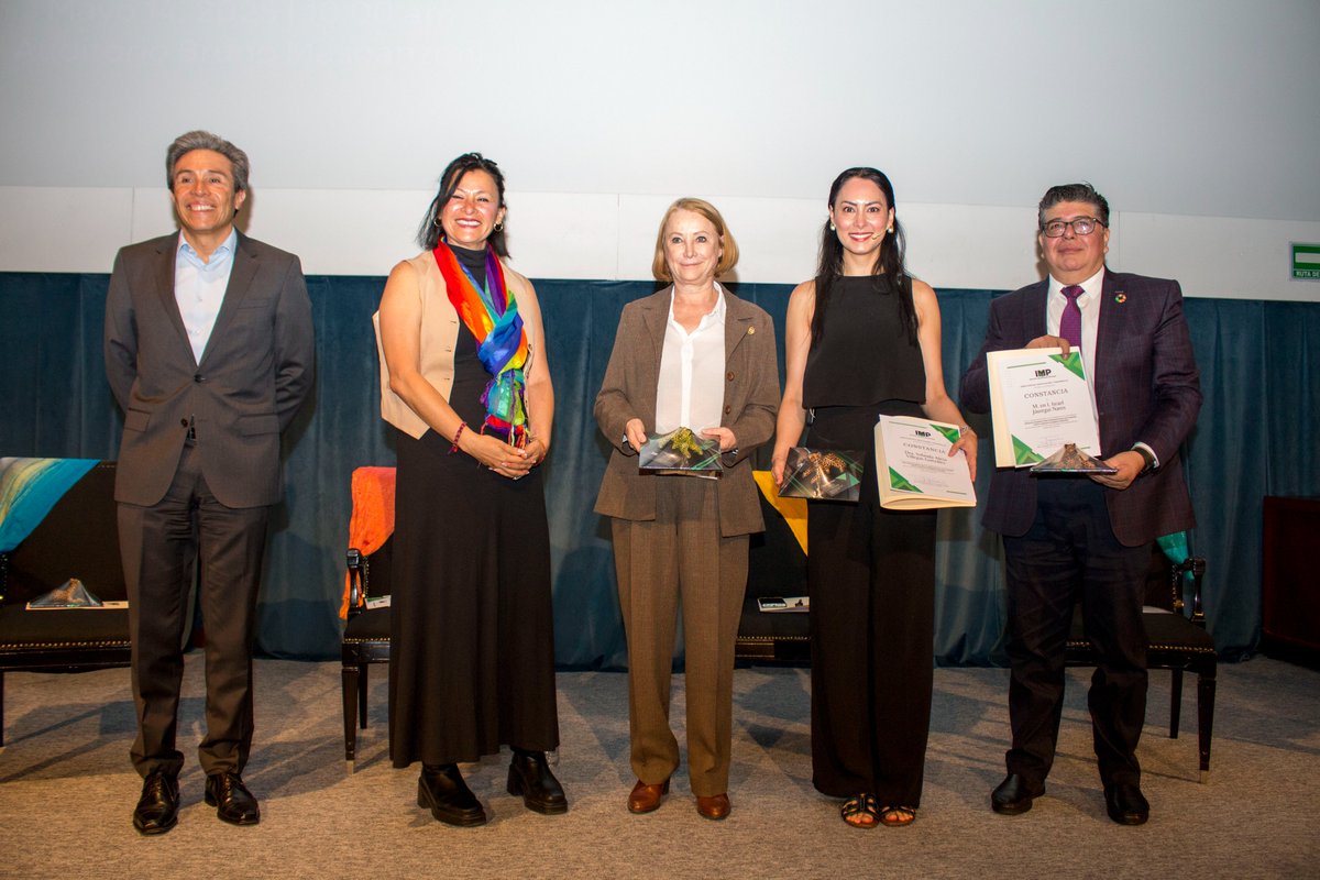 Agradecemos la participación de la Dra. <a href="/ElizabethMar_J/">Elizabeth Mar Juárez</a>,el Mtro.Israel Jáuregui,director general de la <a href="/CONUEE_mx/">CONUEE_mx</a>, el Mtro. Rafael Burgos Director de ENEL-X, la Dra. <a href="/YolandaVGzz/">Dra. Yolanda Villegas</a>,Directora Jurídica de Grupo Envases,además contamos con la presencia de la Senadora <a href="/LauraI_Castillo/">Laura Itzel Castillo Juárez</a>