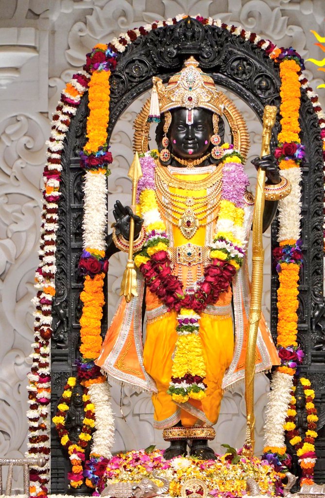 हरि अनंत हरि कथा अनंता, कहहिं सुनहिं बहुबिधि सब संता...........!!
#श्री_रामचन्द्राय_नमः 🙏
#शुभ_गुरुवार_वंदन 🙏
#OperationSindoor2